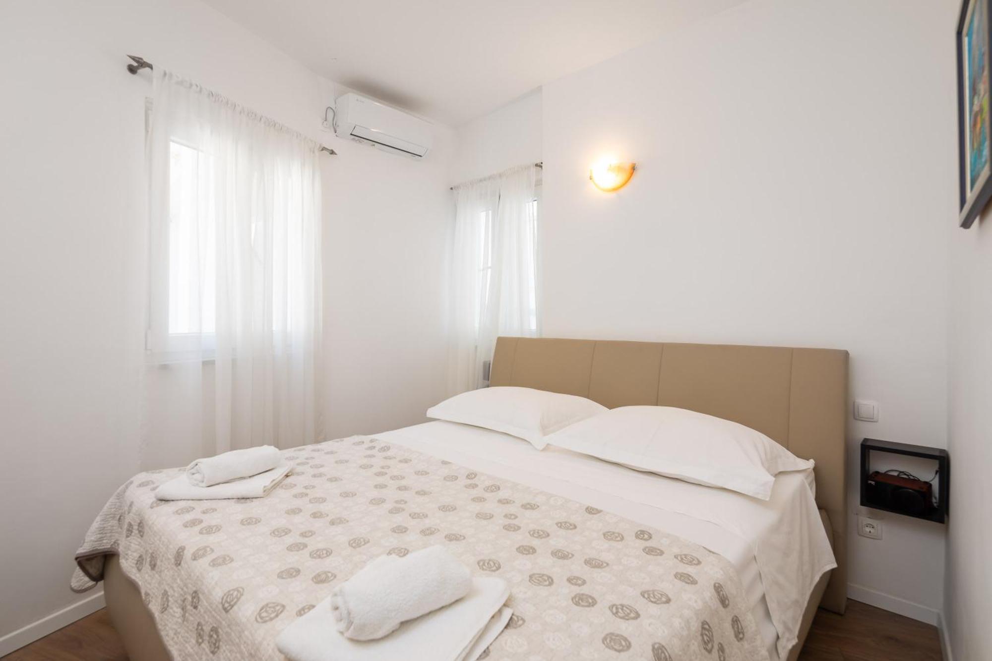 Caleta Seaview Suites II - Pool & Jacuzzi Lokva Rogoznica Kültér fotó